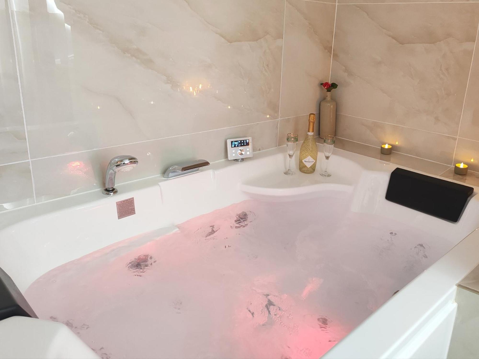 Appartement Bulle D'Antan En Coeur De Ville - Monument Classe Historique - Grand Jaccuzi 卡斯特尔 外观 照片